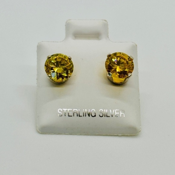 New Pale Yellow Round CZ Stud Earrings - Picture 6 of 7